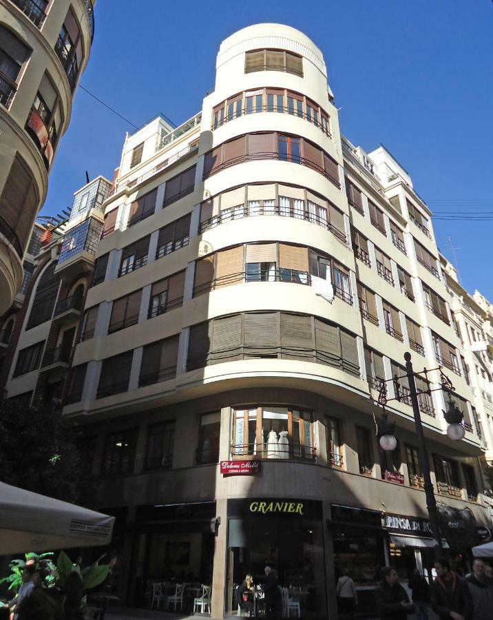 Entre La Estacion Y El Ayuntamiento Apartment Valencia Bagian luar foto